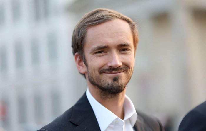 法网力克拉沃尔杯，梅德韦杰夫惊艳四座